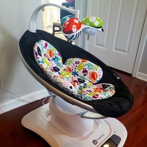 4Moms Mamaroo baby rocker, glider, swing